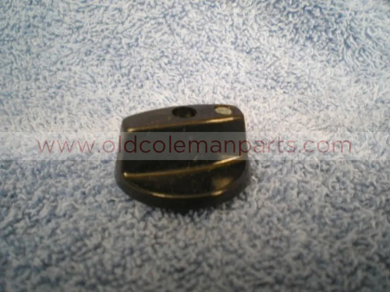 288 Knob Gold Dot